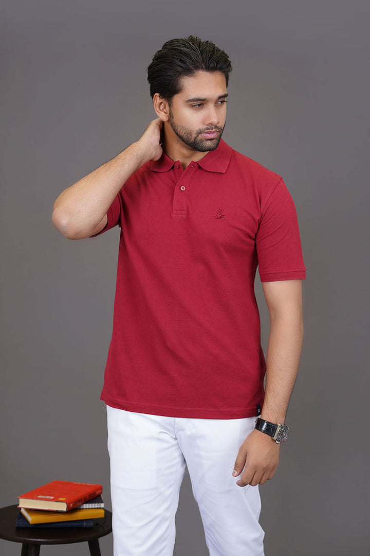 Front view model wearing maroon polo shirt